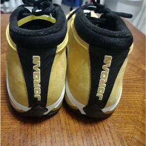 Only worn once .. great vintage shoes ..